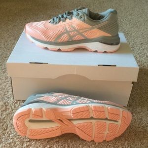 BRAND NEW ASICS GT-2000 6, Women’s Size 7